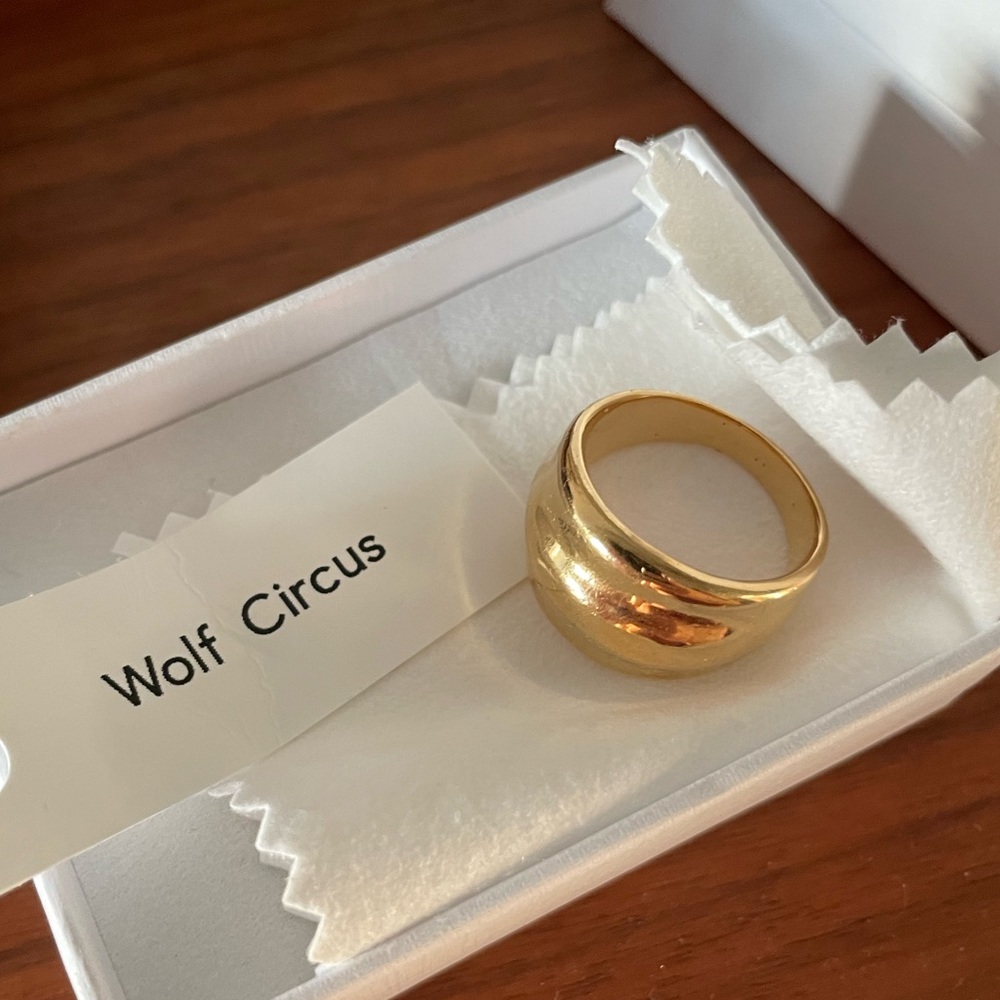 Wolf circus gold ring